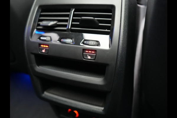 BMW X5 xDrive50e M Sport PRO Plug In Hybrid 490pk Dealer O.H. PHEV | Trekhaak Af Fabriek | Luchtvering | Panodak Skylounge | Adaptive Cruise | 360 Camera | Harman / Kardon | Merino Lederen Sportstoelen Memory & Verwarmd | Bekerhouders Verwarmd & Gekoeld | Stuur Verwarmd | Sfeerverlichting | Keyless | Blis | Navigatie | DAB |