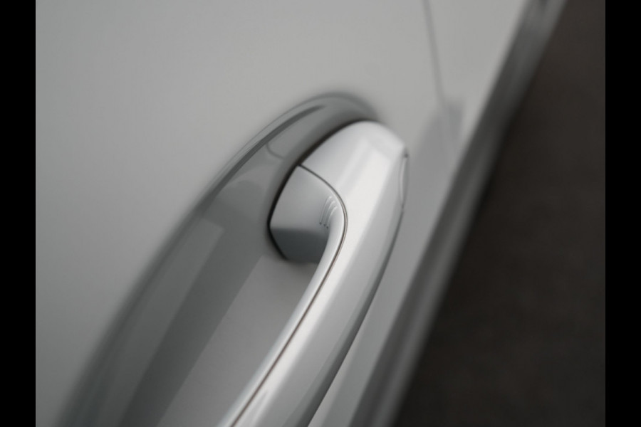 BMW X5 xDrive50e M Sport PRO Plug In Hybrid 490pk Dealer O.H. PHEV | Trekhaak Af Fabriek | Luchtvering | Panodak Skylounge | Adaptive Cruise | 360 Camera | Harman / Kardon | Merino Lederen Sportstoelen Memory & Verwarmd | Bekerhouders Verwarmd & Gekoeld | Stuur Verwarmd | Sfeerverlichting | Keyless | Blis | Navigatie | DAB |