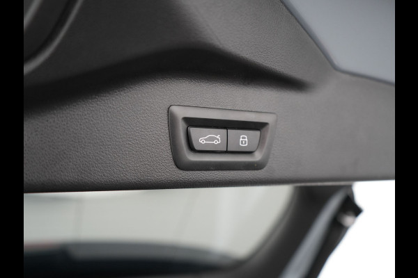 BMW X5 xDrive50e M Sport PRO Plug In Hybrid 490pk Dealer O.H. PHEV | Trekhaak Af Fabriek | Luchtvering | Panodak Skylounge | Adaptive Cruise | 360 Camera | Harman / Kardon | Merino Lederen Sportstoelen Memory & Verwarmd | Bekerhouders Verwarmd & Gekoeld | Stuur Verwarmd | Sfeerverlichting | Keyless | Blis | Navigatie | DAB |