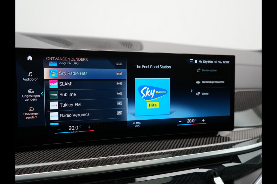 BMW X5 xDrive50e M Sport PRO Plug In Hybrid 490pk Dealer O.H. PHEV | Trekhaak Af Fabriek | Luchtvering | Panodak Skylounge | Adaptive Cruise | 360 Camera | Harman / Kardon | Merino Lederen Sportstoelen Memory & Verwarmd | Bekerhouders Verwarmd & Gekoeld | Stuur Verwarmd | Sfeerverlichting | Keyless | Blis | Navigatie | DAB |