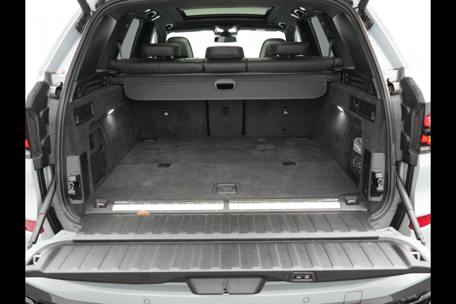 BMW X5 xDrive50e M Sport PRO Plug In Hybrid 490pk Dealer O.H. PHEV | Trekhaak Af Fabriek | Luchtvering | Panodak Skylounge | Adaptive Cruise | 360 Camera | Harman / Kardon | Merino Lederen Sportstoelen Memory & Verwarmd | Bekerhouders Verwarmd & Gekoeld | Stuur Verwarmd | Sfeerverlichting | Keyless | Blis | Navigatie | DAB |