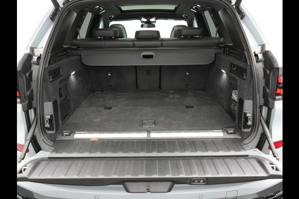 BMW X5 xDrive50e M Sport PRO Plug In Hybrid 490pk Dealer O.H. PHEV | Trekhaak Af Fabriek | Luchtvering | Panodak Skylounge | Adaptive Cruise | 360 Camera | Harman / Kardon | Merino Lederen Sportstoelen Memory & Verwarmd | Bekerhouders Verwarmd & Gekoeld | Stuur Verwarmd | Sfeerverlichting | Keyless | Blis | Navigatie | DAB |