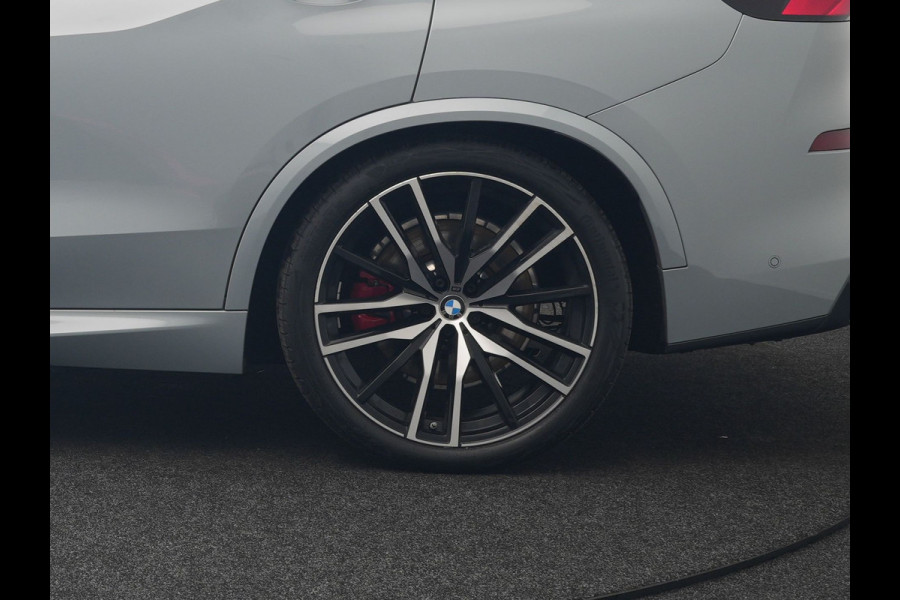 BMW X5 xDrive50e M Sport PRO Plug In Hybrid 490pk Dealer O.H. PHEV | Trekhaak Af Fabriek | Luchtvering | Panodak Skylounge | Adaptive Cruise | 360 Camera | Harman / Kardon | Merino Lederen Sportstoelen Memory & Verwarmd | Bekerhouders Verwarmd & Gekoeld | Stuur Verwarmd | Sfeerverlichting | Keyless | Blis | Navigatie | DAB |