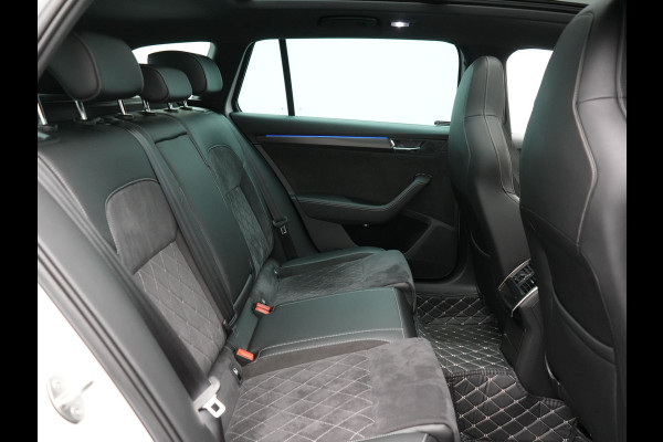 Škoda Superb Combi 1.4 TSI iV Sportline Business Plug In Hybrid 218pk PHEV | Panodak | Adaptive Cruise | Camera | Canton Audio | Alcantara Sportstoelen Memory & Verwarmd | Sfeerverlichting | Apple Carplay | Crystal LED | Stuur Verwarmd | Navigatie | DAB |