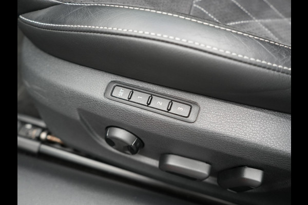 Škoda Superb Combi 1.4 TSI iV Sportline Business Plug In Hybrid 218pk PHEV | Panodak | Adaptive Cruise | Camera | Canton Audio | Alcantara Sportstoelen Memory & Verwarmd | Sfeerverlichting | Apple Carplay | Crystal LED | Stuur Verwarmd | Navigatie | DAB |