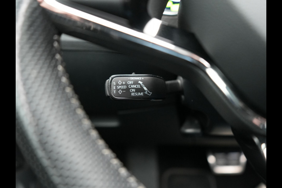 Škoda Superb Combi 1.4 TSI iV Sportline Business Plug In Hybrid 218pk PHEV | Panodak | Adaptive Cruise | Camera | Canton Audio | Alcantara Sportstoelen Memory & Verwarmd | Sfeerverlichting | Apple Carplay | Crystal LED | Stuur Verwarmd | Navigatie | DAB |