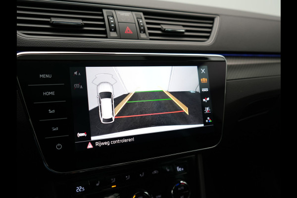 Škoda Superb Combi 1.4 TSI iV Sportline Business Plug In Hybrid 218pk PHEV | Panodak | Adaptive Cruise | Camera | Canton Audio | Alcantara Sportstoelen Memory & Verwarmd | Sfeerverlichting | Apple Carplay | Crystal LED | Stuur Verwarmd | Navigatie | DAB |