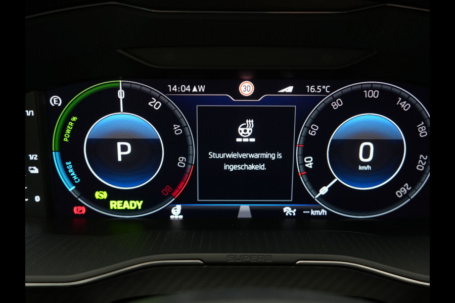Škoda Superb Combi 1.4 TSI iV Sportline Business Plug In Hybrid 218pk PHEV | Panodak | Adaptive Cruise | Camera | Canton Audio | Alcantara Sportstoelen Memory & Verwarmd | Sfeerverlichting | Apple Carplay | Crystal LED | Stuur Verwarmd | Navigatie | DAB |
