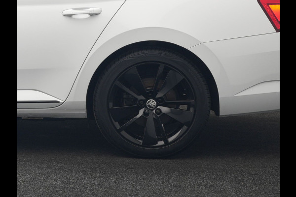 Škoda Superb Combi 1.4 TSI iV Sportline Business Plug In Hybrid 218pk PHEV | Panodak | Adaptive Cruise | Camera | Canton Audio | Alcantara Sportstoelen Memory & Verwarmd | Sfeerverlichting | Apple Carplay | Crystal LED | Stuur Verwarmd | Navigatie | DAB |