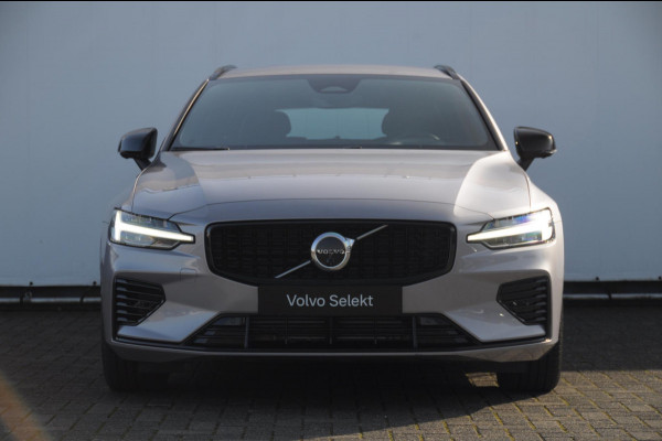Volvo V60 T6 350PK Automaat AWD Plus Dark / Adaptive cruise control / Elektrische stoelen / Harman Kardon audio / Trekhaak / Pilot assist / BLIS / Stoel en stuur verwarming / Elektrische achterklep / Parkeersensoren met 360 camera / Google infotainment