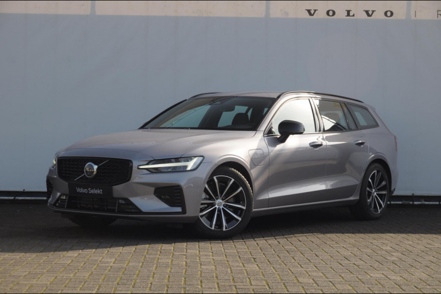 Volvo V60 T6 350PK Automaat AWD Plus Dark / Adaptive cruise control / Elektrische stoelen / Harman Kardon audio / Trekhaak / Pilot assist / BLIS / Stoel en stuur verwarming / Elektrische achterklep / Parkeersensoren met 360 camera / Google infotainment