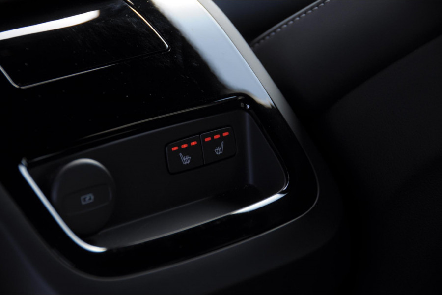 Volvo V60 T6 350PK Automaat AWD Plus Dark / Adaptive cruise control / Elektrische stoelen / Harman Kardon audio / Trekhaak / Pilot assist / BLIS / Stoel en stuur verwarming / Elektrische achterklep / Parkeersensoren met 360 camera / Google infotainment