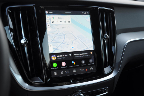 Volvo V60 T6 350PK Automaat AWD Plus Dark / Adaptive cruise control / Elektrische stoelen / Harman Kardon audio / Trekhaak / Pilot assist / BLIS / Stoel en stuur verwarming / Elektrische achterklep / Parkeersensoren met 360 camera / Google infotainment