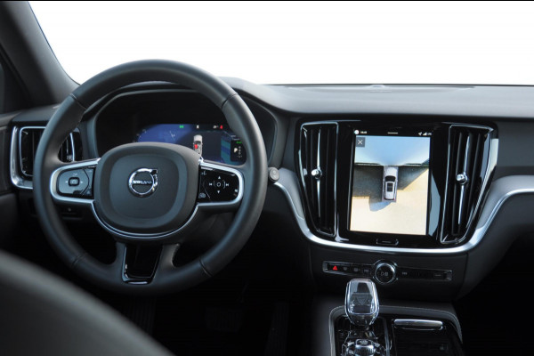 Volvo V60 T6 350PK Automaat AWD Plus Dark / Adaptive cruise control / Elektrische stoelen / Harman Kardon audio / Trekhaak / Pilot assist / BLIS / Stoel en stuur verwarming / Elektrische achterklep / Parkeersensoren met 360 camera / Google infotainment