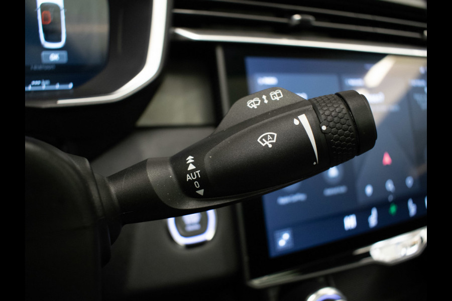 Lynk & Co 01 1.5 Sport (PANORAMADAK,APPLE CARPLAY,NAVI,CAMERA,360 VIEW,PDC,STOELVERWARMING,LED,GETINT,SPORTSTOELEN,LM VELGEN)