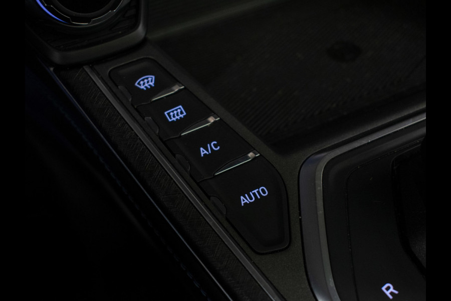 Lynk & Co 01 1.5 Sport (PANORAMADAK,APPLE CARPLAY,NAVI,CAMERA,360 VIEW,PDC,STOELVERWARMING,LED,GETINT,SPORTSTOELEN,LM VELGEN)