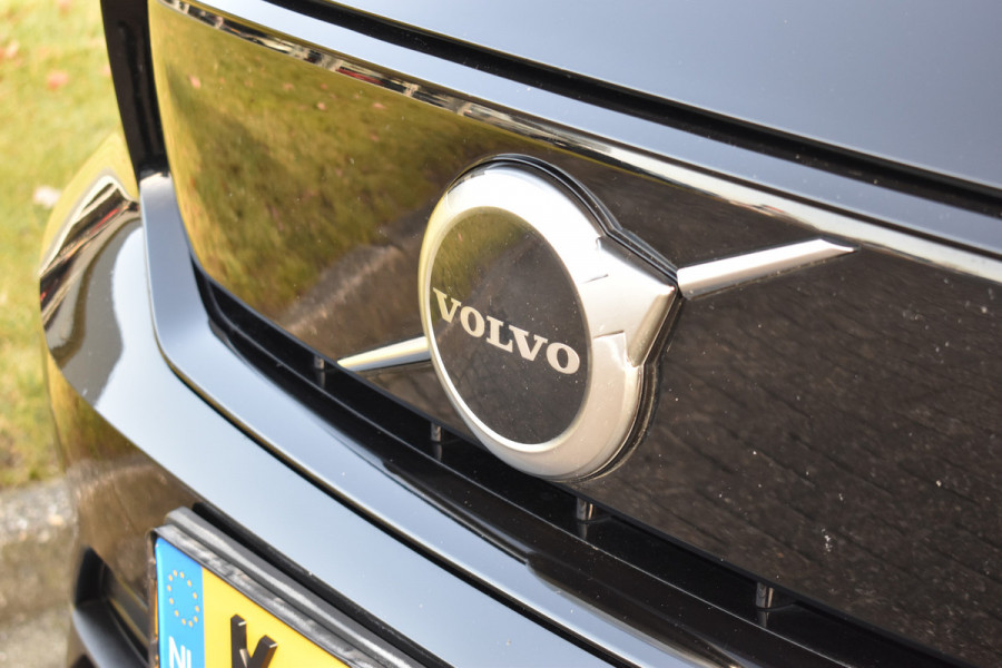 Volvo XC40 Recharge AWD 408PK R-Design | Carplay | 20'' LMV | Trekhaak | ACC | Elektr. Achterklep | Blis | Keyless