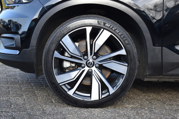 Volvo XC40 Recharge AWD 408PK R-Design | Carplay | 20'' LMV | Trekhaak | ACC | Elektr. Achterklep | Blis | Keyless
