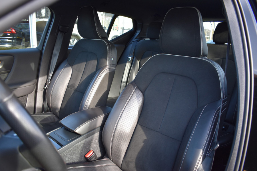 Volvo XC40 Recharge AWD 408PK R-Design | Carplay | 20'' LMV | Trekhaak | ACC | Elektr. Achterklep | Blis | Keyless