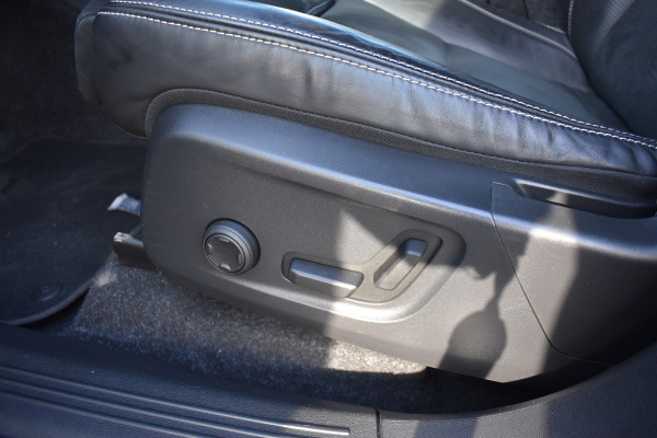 Volvo XC40 Recharge AWD 408PK R-Design | Carplay | 20'' LMV | Trekhaak | ACC | Elektr. Achterklep | Blis | Keyless