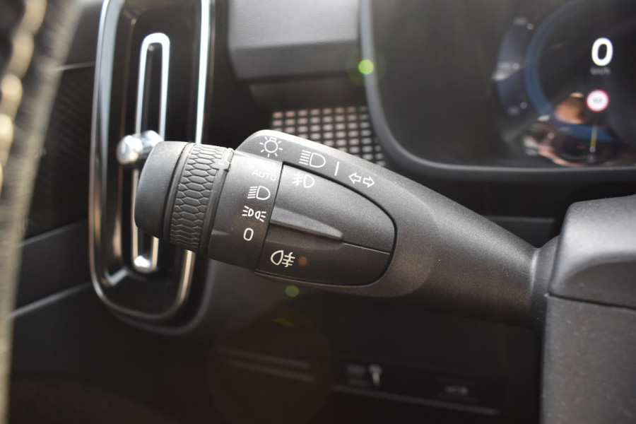 Volvo XC40 Recharge AWD 408PK R-Design | Carplay | 20'' LMV | Trekhaak | ACC | Elektr. Achterklep | Blis | Keyless