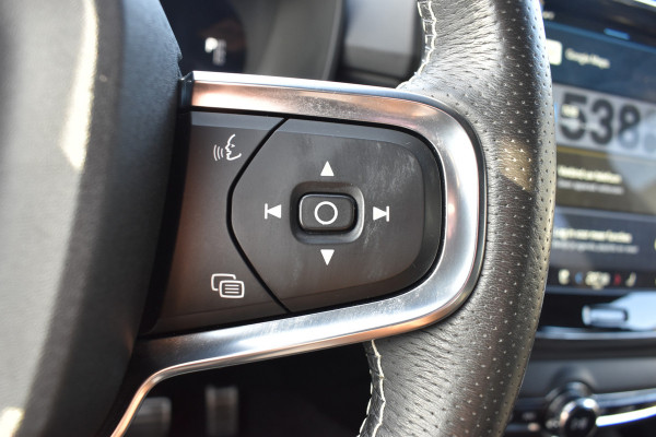 Volvo XC40 Recharge AWD 408PK R-Design | Carplay | 20'' LMV | Trekhaak | ACC | Elektr. Achterklep | Blis | Keyless