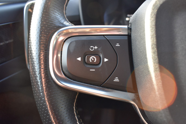 Volvo XC40 Recharge AWD 408PK R-Design | Carplay | 20'' LMV | Trekhaak | ACC | Elektr. Achterklep | Blis | Keyless