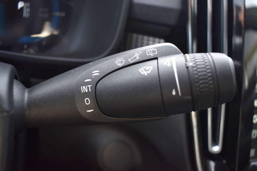 Volvo XC40 Recharge AWD 408PK R-Design | Carplay | 20'' LMV | Trekhaak | ACC | Elektr. Achterklep | Blis | Keyless