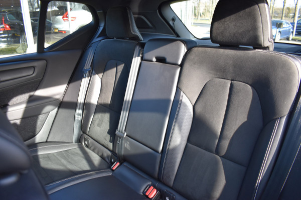 Volvo XC40 Recharge AWD 408PK R-Design | Carplay | 20'' LMV | Trekhaak | ACC | Elektr. Achterklep | Blis | Keyless