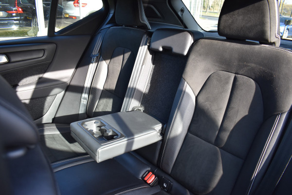 Volvo XC40 Recharge AWD 408PK R-Design | Carplay | 20'' LMV | Trekhaak | ACC | Elektr. Achterklep | Blis | Keyless