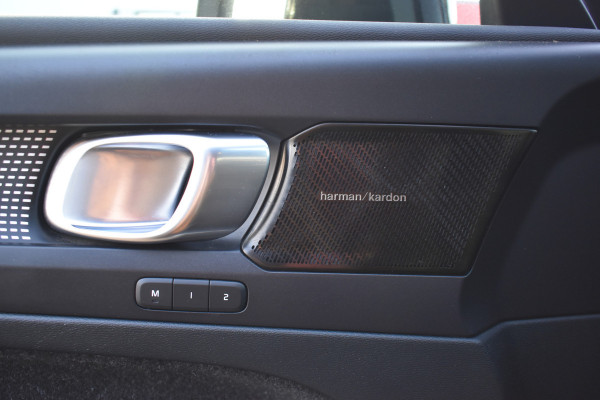 Volvo XC40 Recharge AWD 408PK R-Design | Carplay | 20'' LMV | Trekhaak | ACC | Elektr. Achterklep | Blis | Keyless