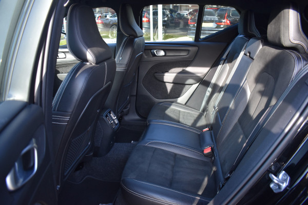 Volvo XC40 Recharge AWD 408PK R-Design | Carplay | 20'' LMV | Trekhaak | ACC | Elektr. Achterklep | Blis | Keyless