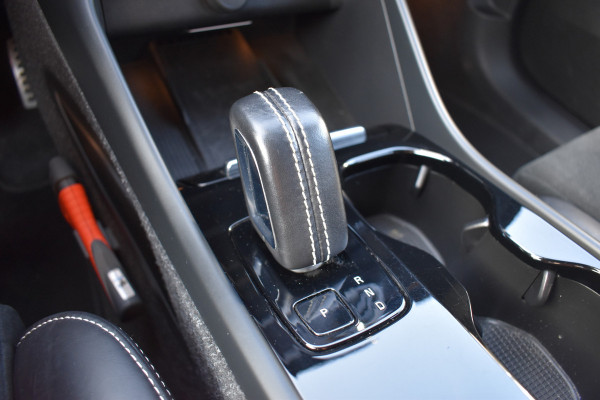 Volvo XC40 Recharge AWD 408PK R-Design | Carplay | 20'' LMV | Trekhaak | ACC | Elektr. Achterklep | Blis | Keyless
