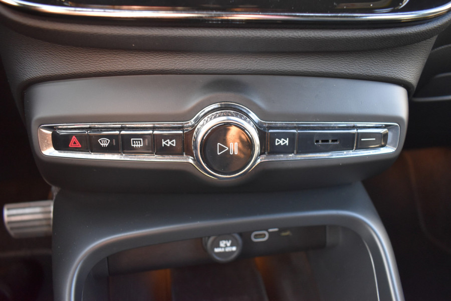 Volvo XC40 Recharge AWD 408PK R-Design | Carplay | 20'' LMV | Trekhaak | ACC | Elektr. Achterklep | Blis | Keyless