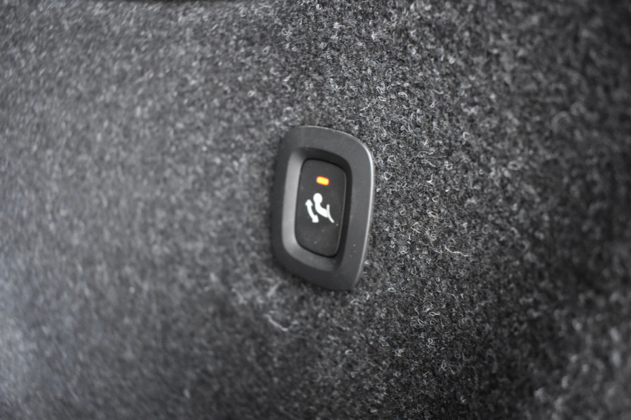 Volvo XC40 Recharge AWD 408PK R-Design | Carplay | 20'' LMV | Trekhaak | ACC | Elektr. Achterklep | Blis | Keyless