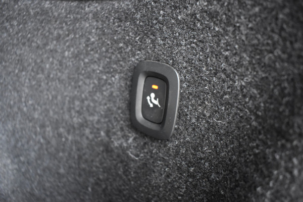 Volvo XC40 Recharge AWD 408PK R-Design | Carplay | 20'' LMV | Trekhaak | ACC | Elektr. Achterklep | Blis | Keyless