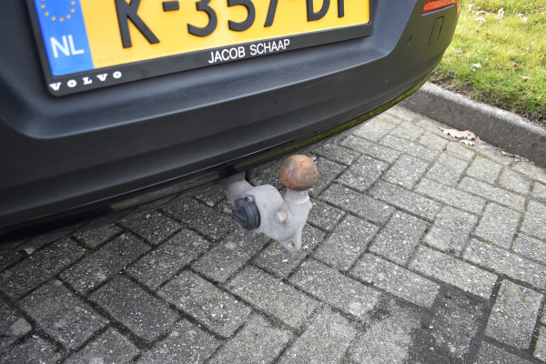 Volvo XC40 Recharge AWD 408PK R-Design | Carplay | 20'' LMV | Trekhaak | ACC | Elektr. Achterklep | Blis | Keyless