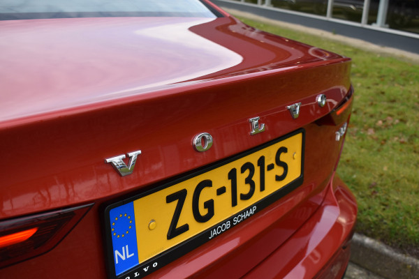 Volvo S60 T5 251PK Autmaat Intro Edition | Carplay | Leder | ACC | PDC V/A | Keyless | Blis | Camera Achter