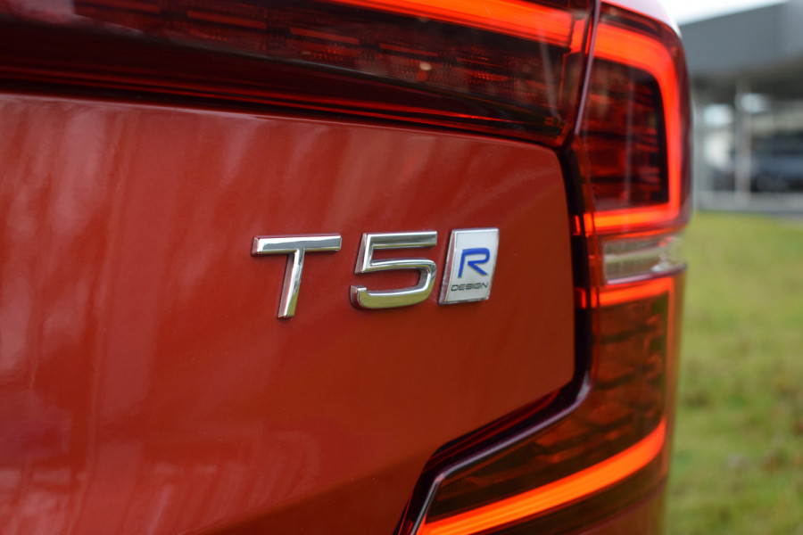 Volvo S60 T5 251PK Autmaat Intro Edition | Carplay | Leder | ACC | PDC V/A | Keyless | Blis | Camera Achter