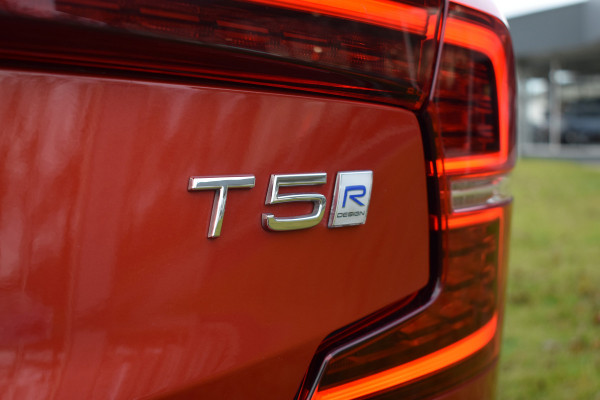 Volvo S60 T5 251PK Autmaat Intro Edition | Carplay | Leder | ACC | PDC V/A | Keyless | Blis | Camera Achter