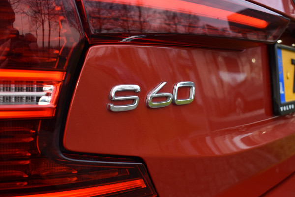 Volvo S60 T5 251PK Autmaat Intro Edition | Carplay | Leder | ACC | PDC V/A | Keyless | Blis | Camera Achter