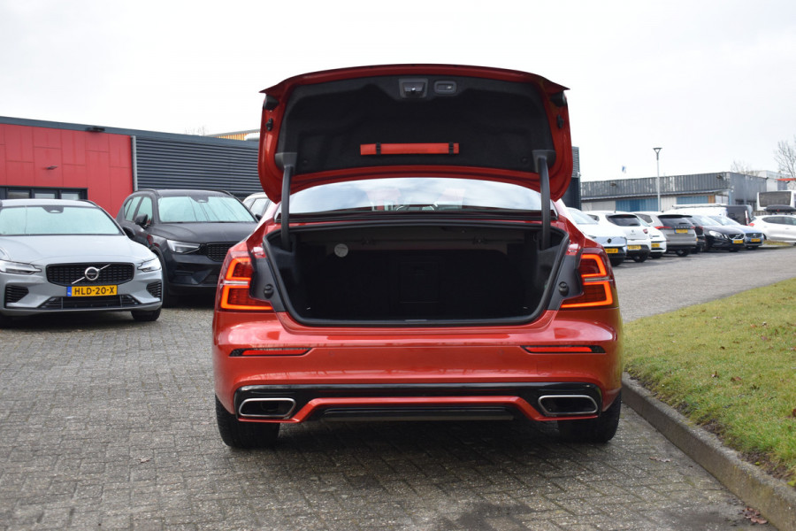 Volvo S60 T5 251PK Autmaat Intro Edition | Carplay | Leder | ACC | PDC V/A | Keyless | Blis | Camera Achter
