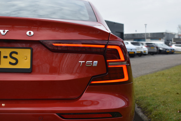 Volvo S60 T5 251PK Autmaat Intro Edition | Carplay | Leder | ACC | PDC V/A | Keyless | Blis | Camera Achter