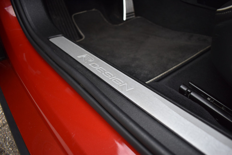 Volvo S60 T5 251PK Autmaat Intro Edition | Carplay | Leder | ACC | PDC V/A | Keyless | Blis | Camera Achter