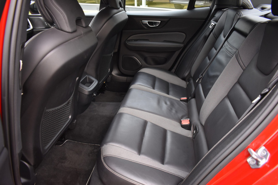 Volvo S60 T5 251PK Autmaat Intro Edition | Carplay | Leder | ACC | PDC V/A | Keyless | Blis | Camera Achter
