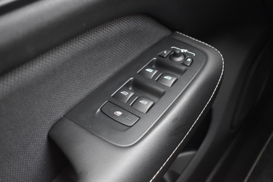 Volvo S60 T5 251PK Autmaat Intro Edition | Carplay | Leder | ACC | PDC V/A | Keyless | Blis | Camera Achter