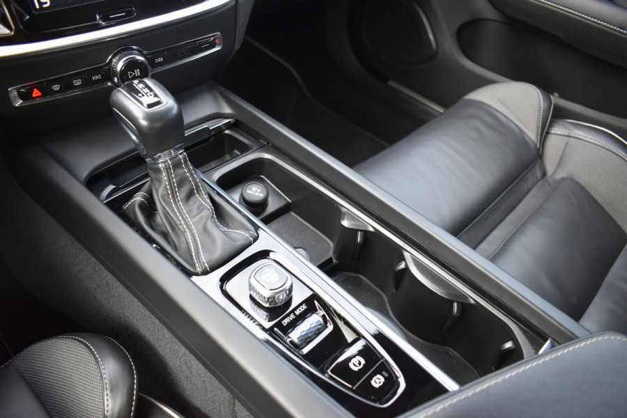 Volvo S60 T5 251PK Autmaat Intro Edition | Carplay | Leder | ACC | PDC V/A | Keyless | Blis | Camera Achter