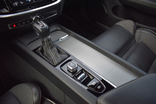 Volvo S60 T5 251PK Autmaat Intro Edition | Carplay | Leder | ACC | PDC V/A | Keyless | Blis | Camera Achter