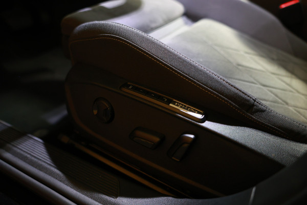 Volkswagen Golf 1.4 eHybrid Style PANO CARPLAY ACC CAMERA SFEER "22