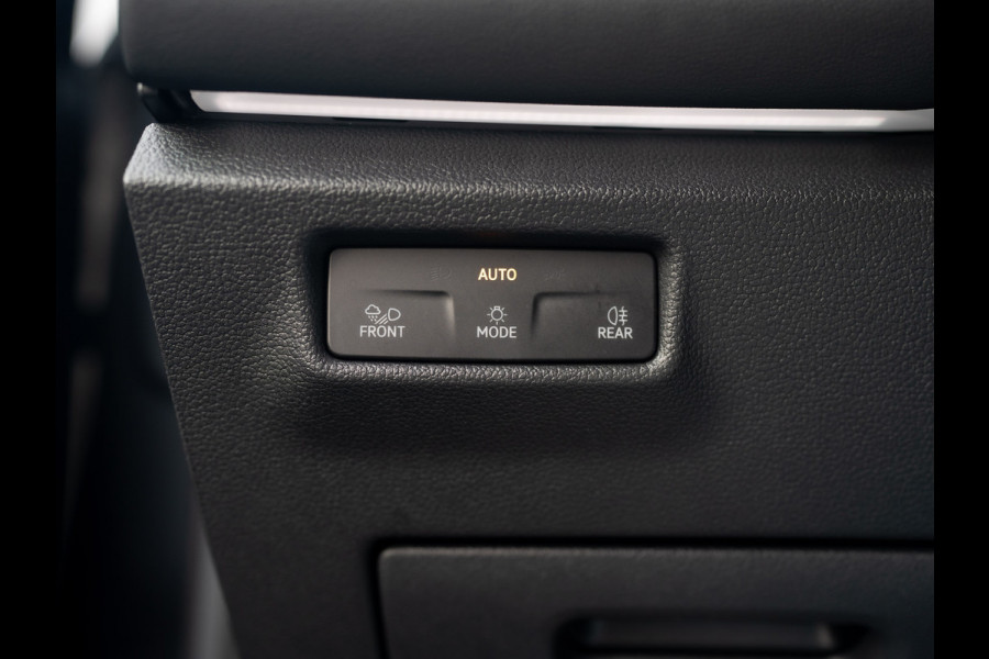 Volkswagen Tiguan 1.5 eTSI Life Edition | Trekhaak wegkl. | Side Assist | Camera | Stuur & Stoel verw. | Prijs Rijklaar!!